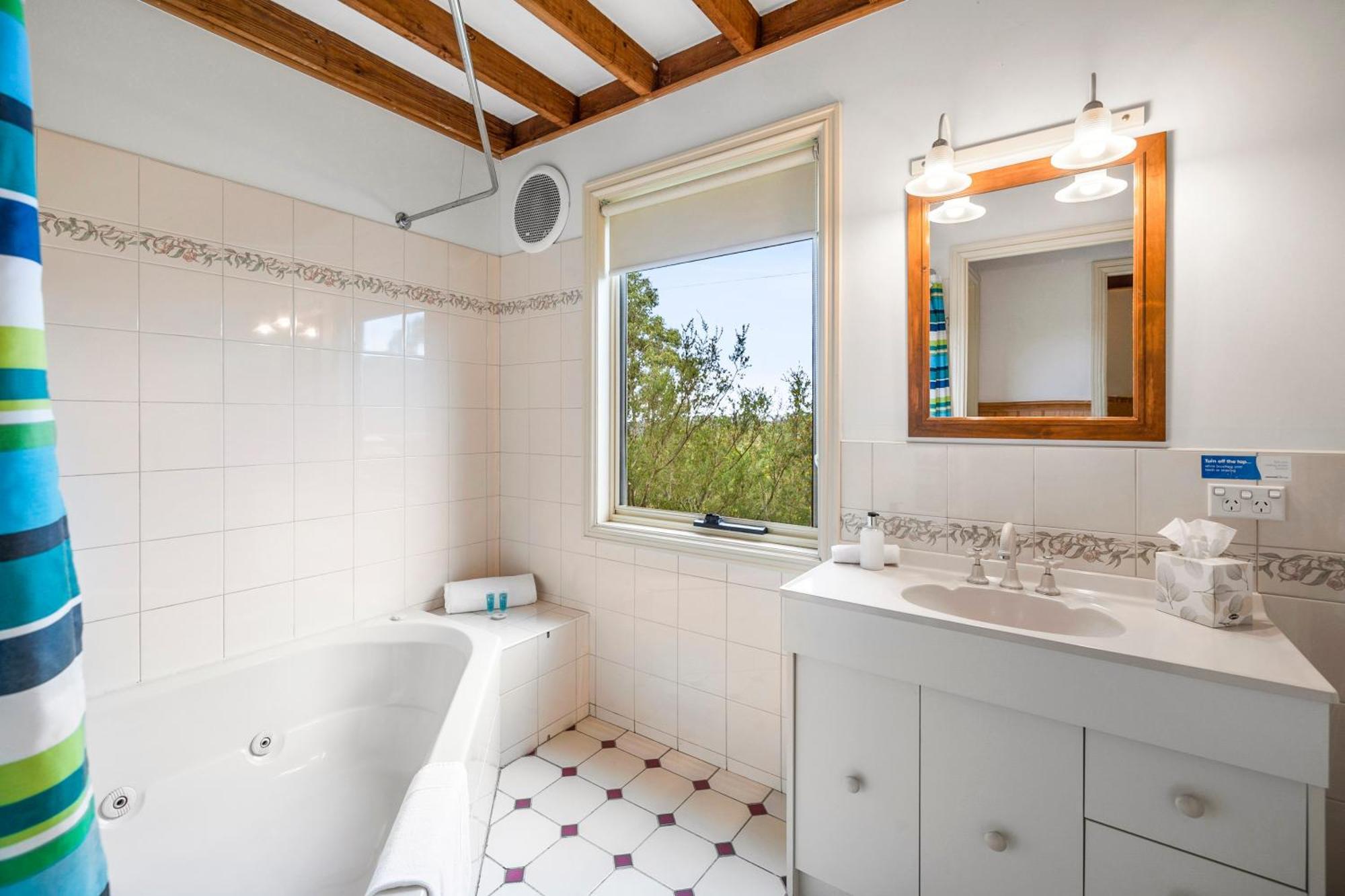 Lorne Bush House Cottages & Eco Retreats Room photo